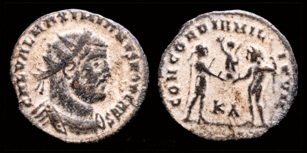 Maximianus Herculius AE antoninianus Jupiter presents Victory on globe