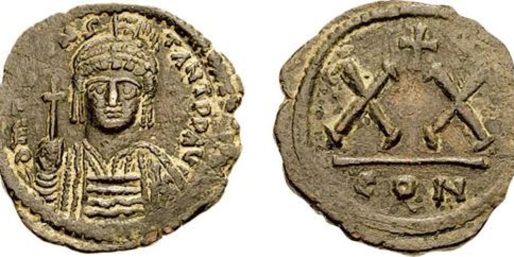 TIBERIUS II CONSTANTINE Half Follis
